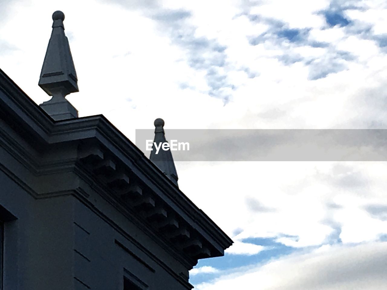 LOW ANGLE VIEW OF CLOUDY SKY