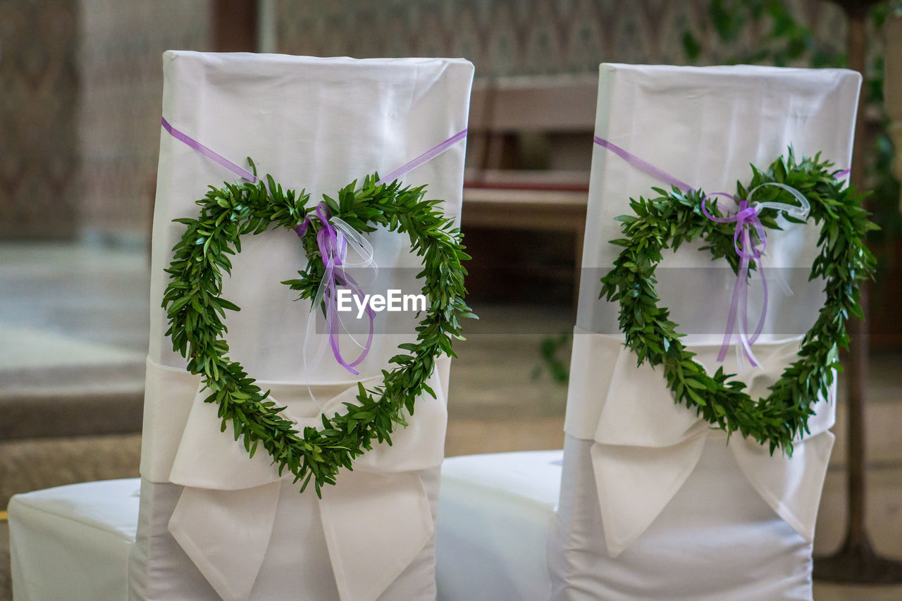 FLOWER POTS ON TABLE