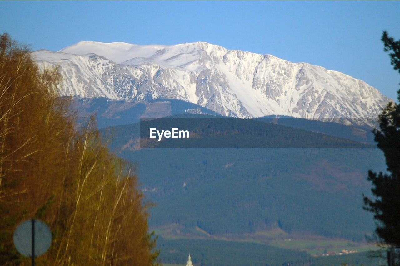 SNOWCAPPED MOUNTAINS AGAINST SKY