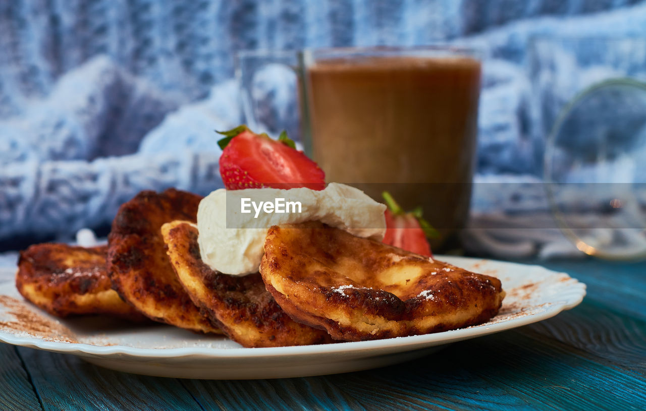 CLOSE-UP OF BREAKFAST ON PLATE