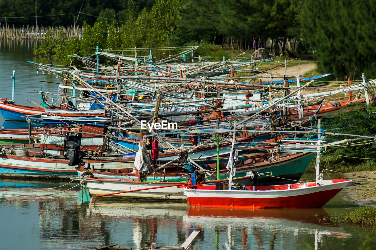 VIEW OF FISHING BOATS MOORED IN LAKE