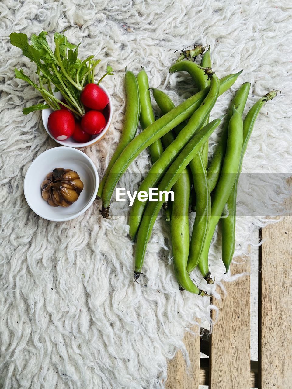 HIGH ANGLE VIEW OF TOMATOES AND VEGETABLES ON GREEN CHILI