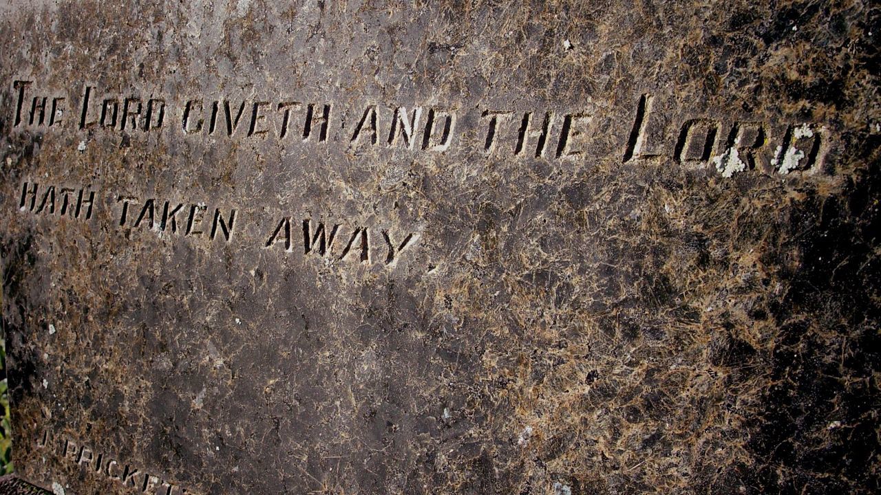 Text on tombstone at cemetery