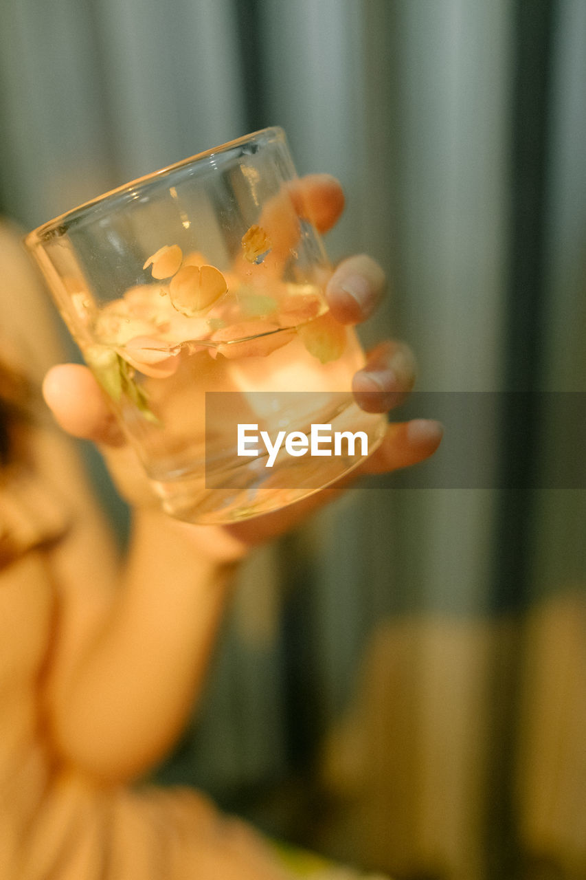 cropped hand of woman holding wineglass