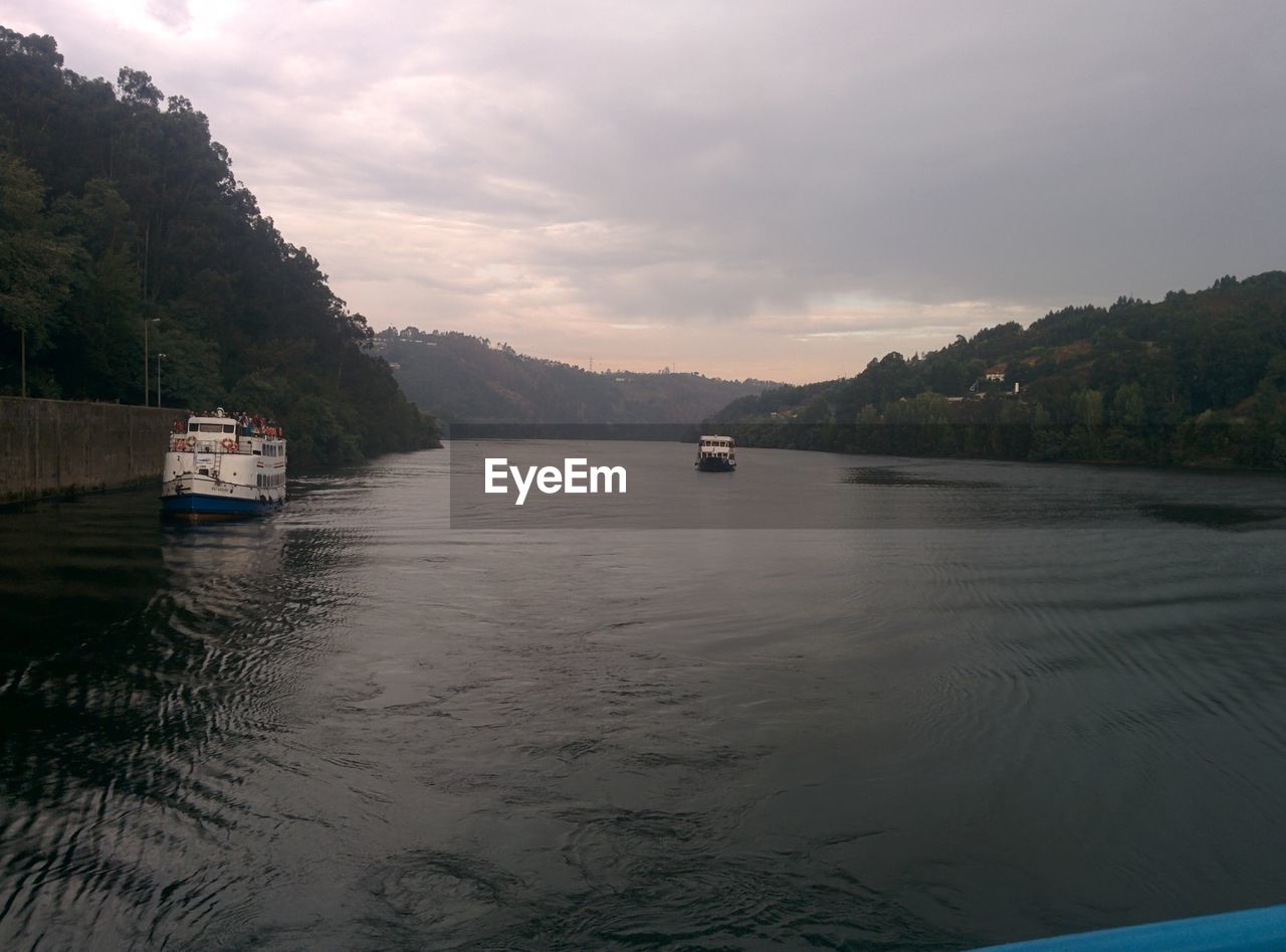 SCENIC VIEW OF RIVER AGAINST SKY