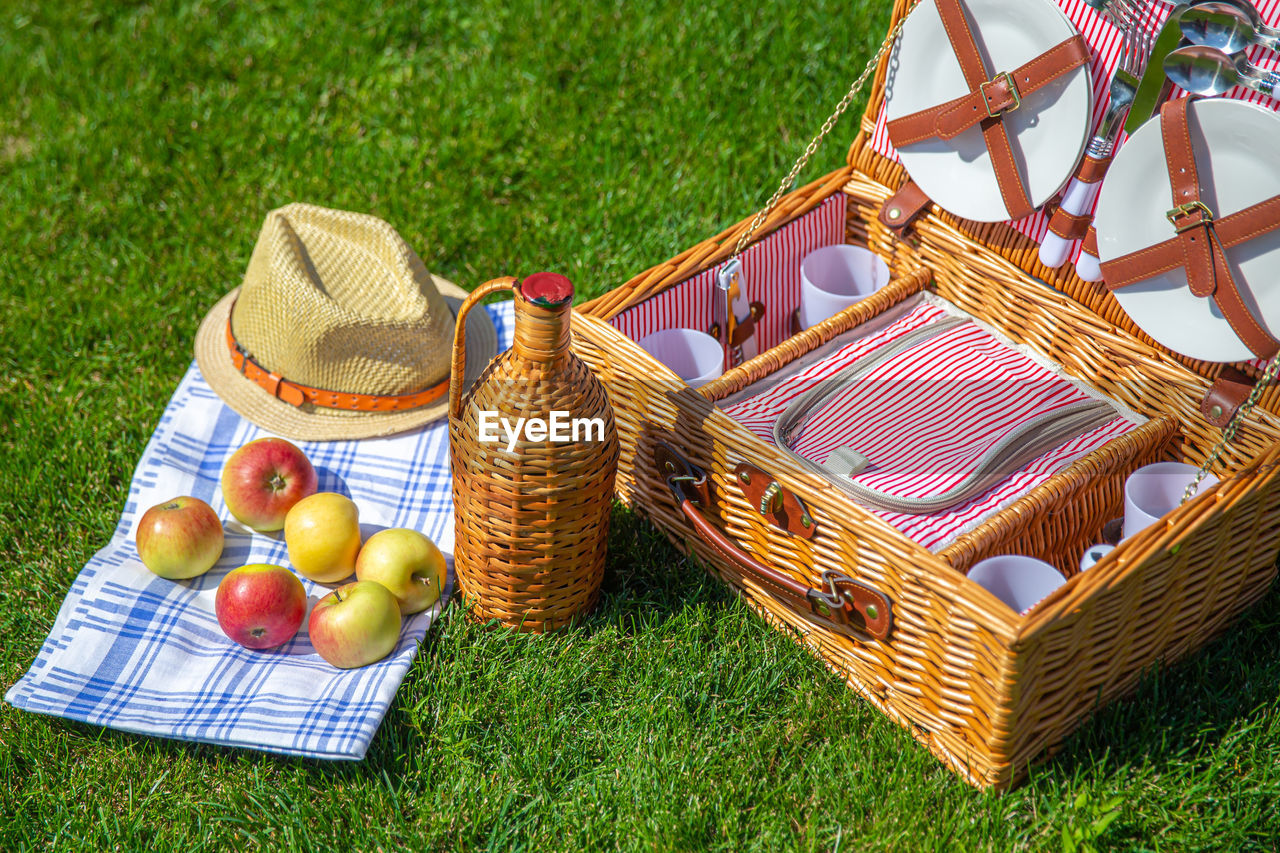 HIGH ANGLE VIEW OF FRUITS IN BASKET