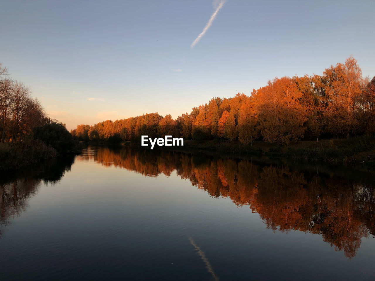 SCENIC VIEW OF LAKE BY TREES DURING AUTUMN AGAINST SKY