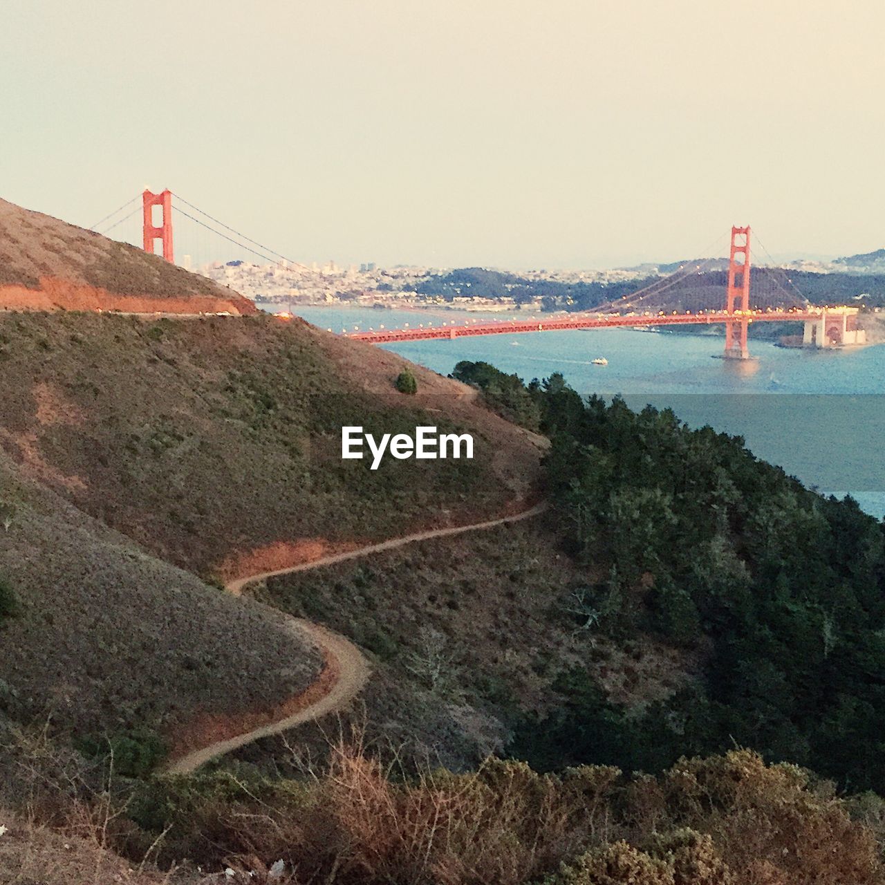 SUSPENSION BRIDGE BY SEA AGAINST CLEAR SKY