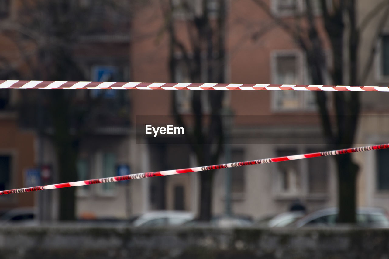 Cordon tape against building