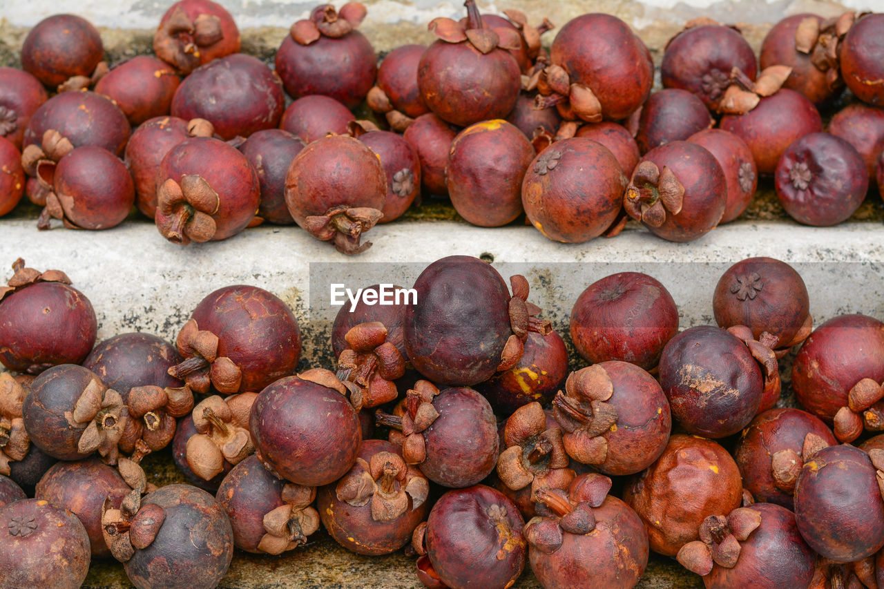 FULL FRAME SHOT OF FRUITS