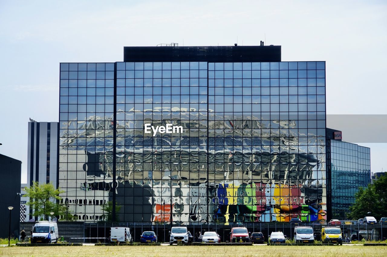 BUILDING AGAINST SKY IN CITY