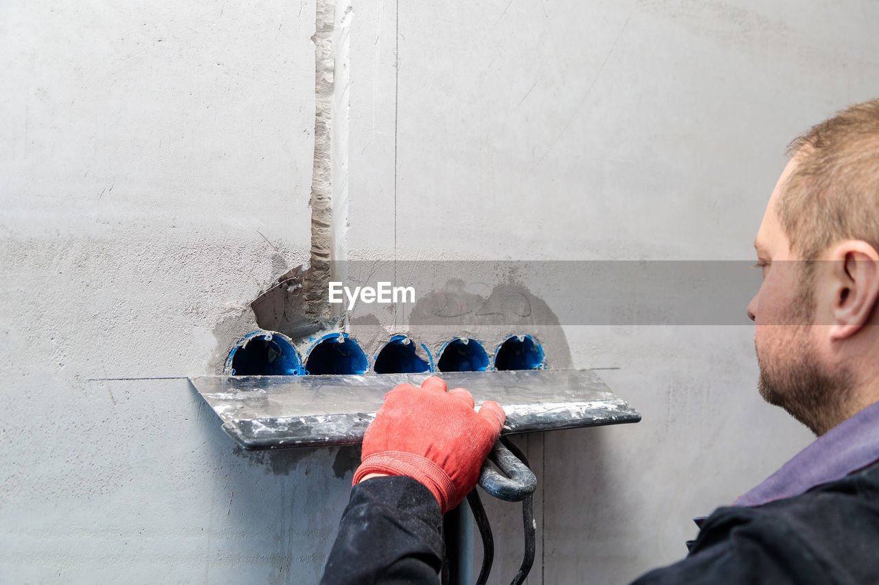 The electrician will plaster holes and channels for sockets and wires.