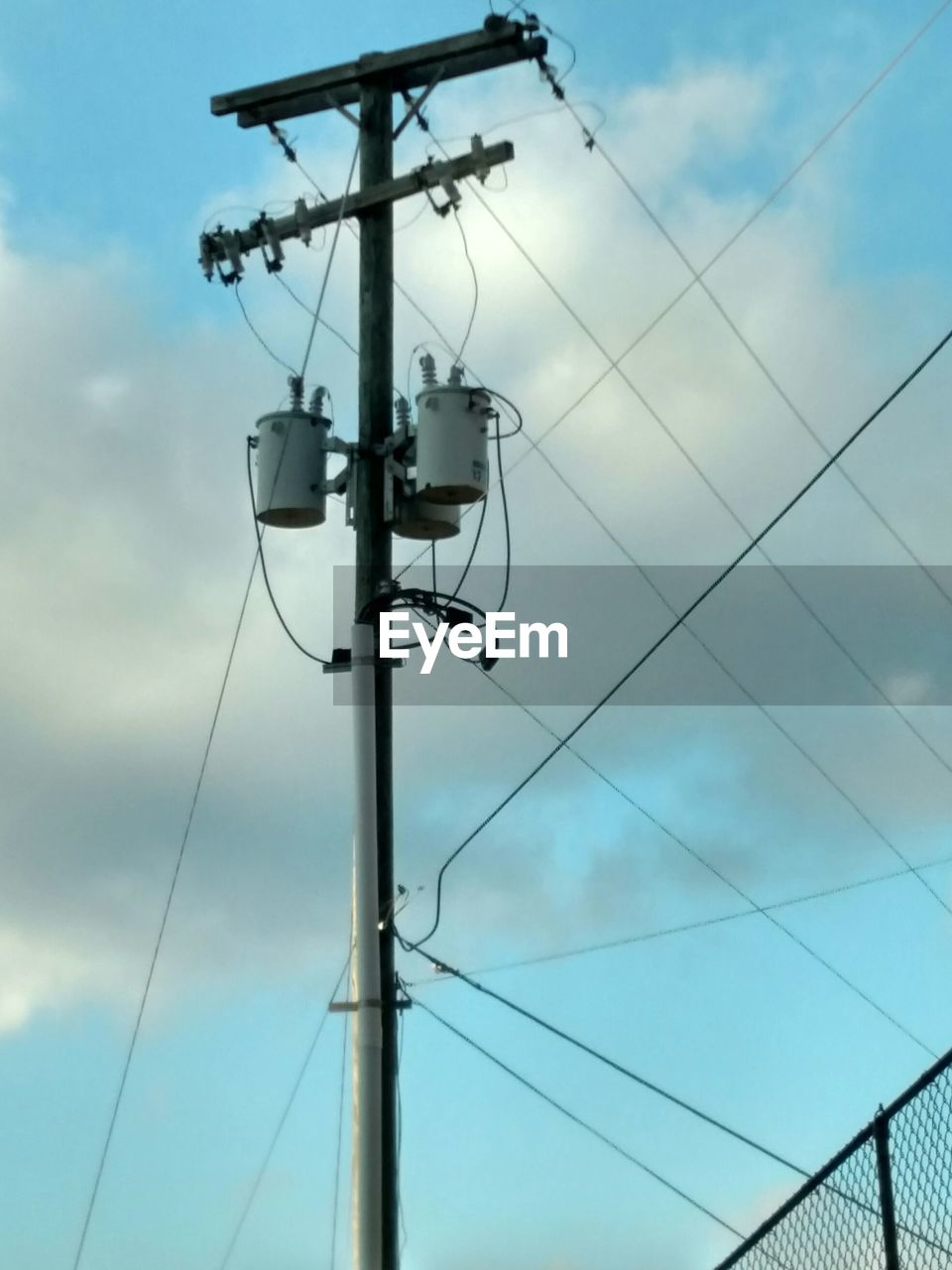 LOW ANGLE VIEW OF ELECTRICITY PYLON AGAINST SKY