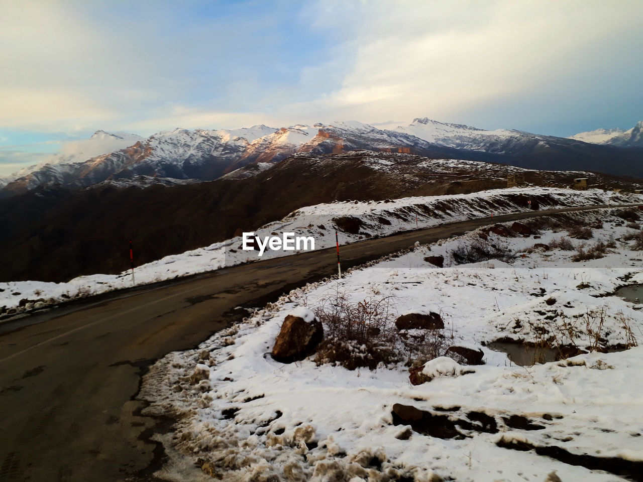 SNOW COVERED MOUNTAINS AGAINST SKY