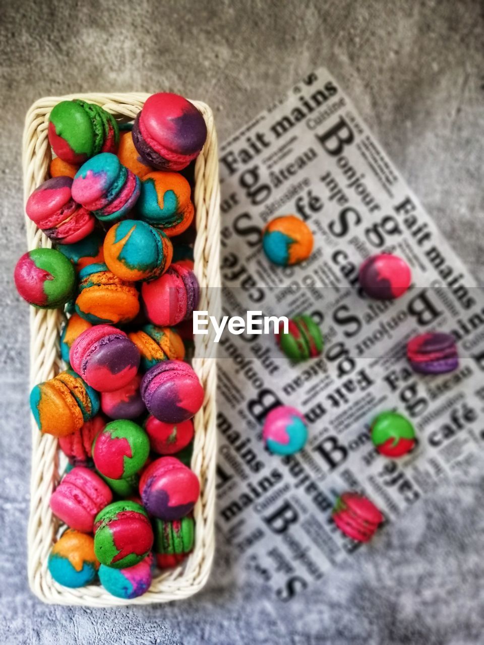 HIGH ANGLE VIEW OF MULTI COLORED EASTER EGGS ON FLOOR