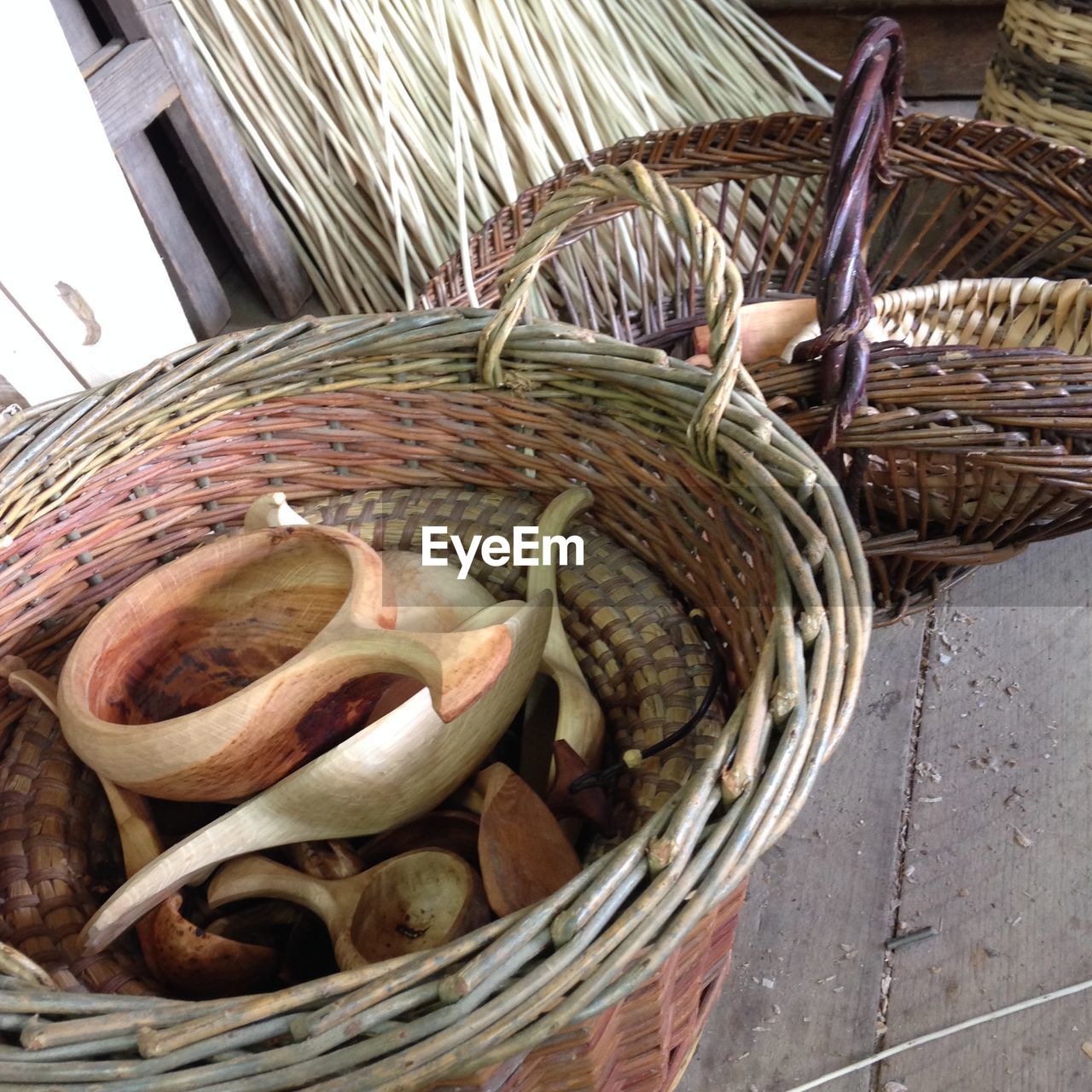 HIGH ANGLE VIEW OF WICKER BASKET IN MARKET STALL