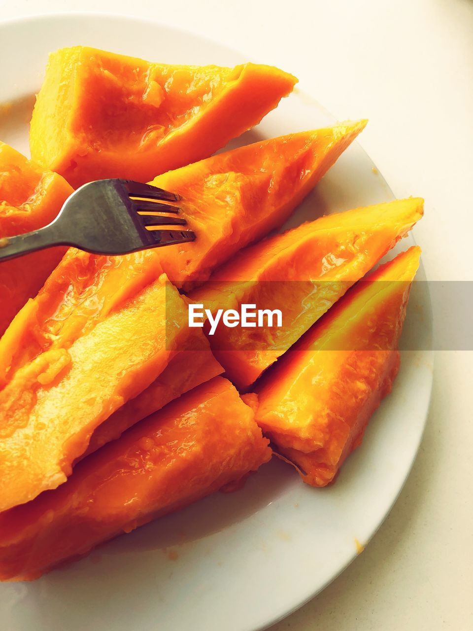 CLOSE-UP OF ORANGE FRUIT SALAD IN PLATE