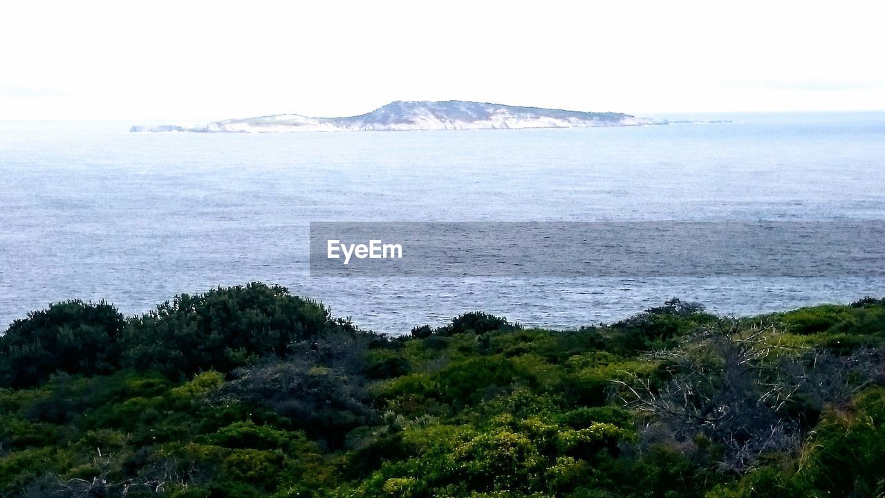 SCENIC VIEW OF SEA AND MOUNTAIN AGAINST SKY