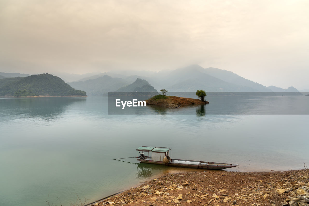 BOAT ON LAKE AGAINST SKY