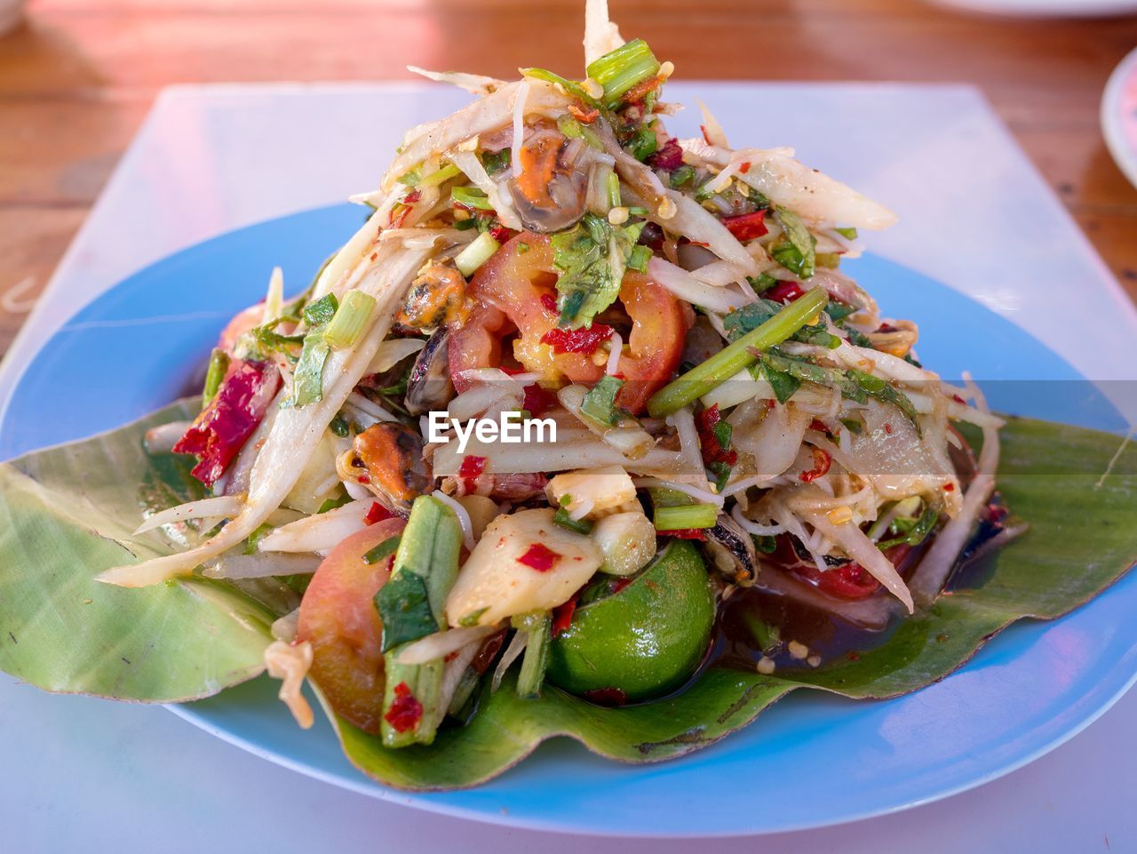 HIGH ANGLE VIEW OF FOOD SERVED IN PLATE