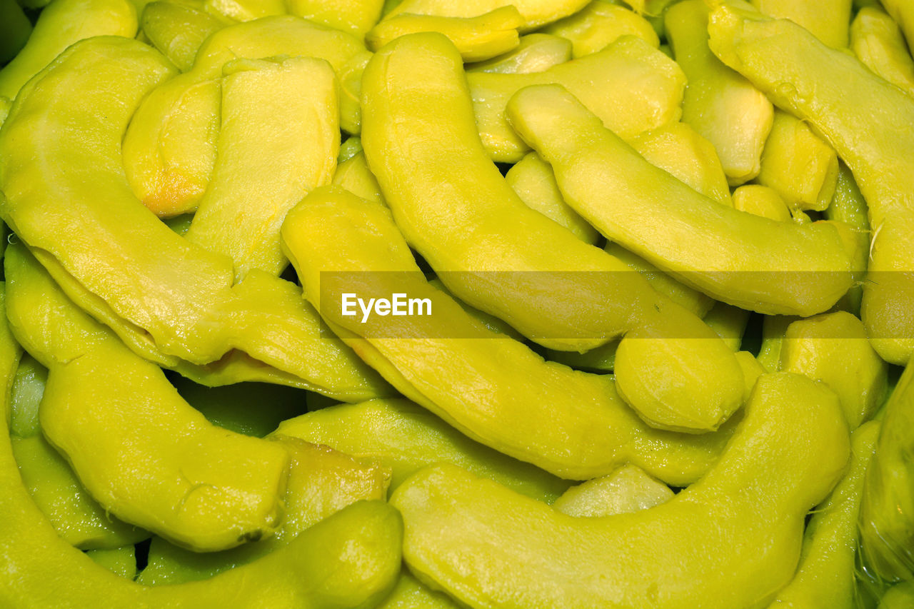 FULL FRAME SHOT OF GREEN FRUIT