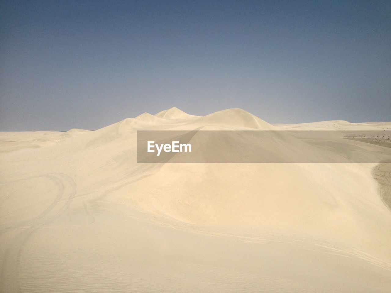 SCENIC VIEW OF SNOWCAPPED MOUNTAIN AGAINST SKY