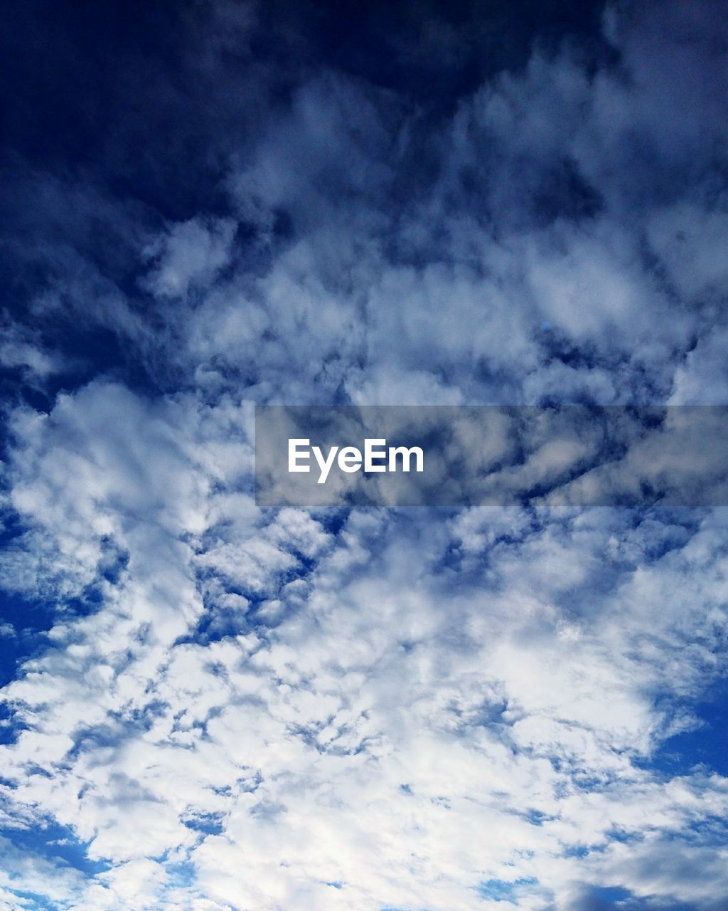 LOW ANGLE VIEW OF CLOUDY SKY