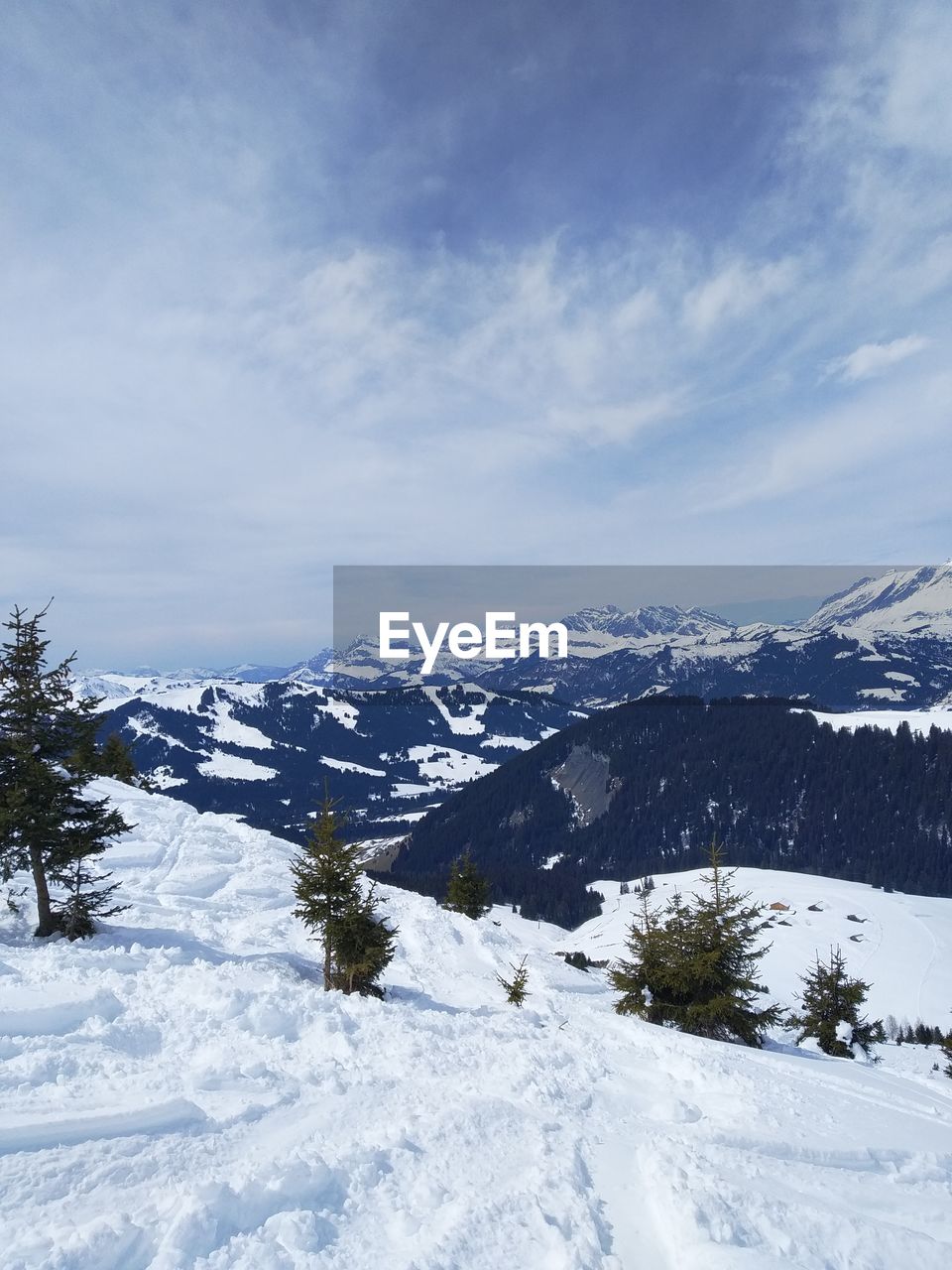 SNOW COVERED MOUNTAINS AGAINST SKY