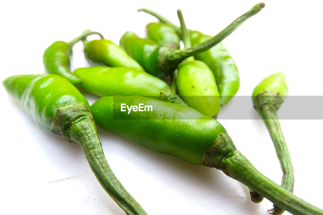 CLOSE-UP OF GREEN CHILI PEPPERS