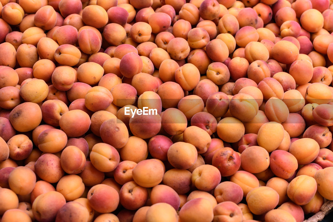 FULL FRAME SHOT OF FRUITS IN MARKET