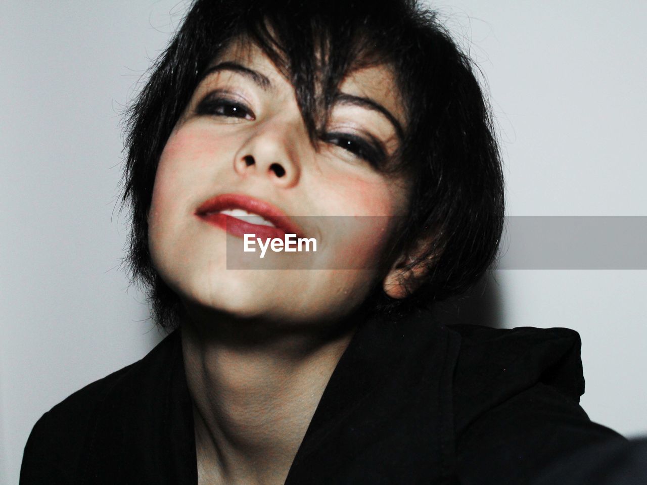 PORTRAIT OF YOUNG WOMAN LOOKING AWAY