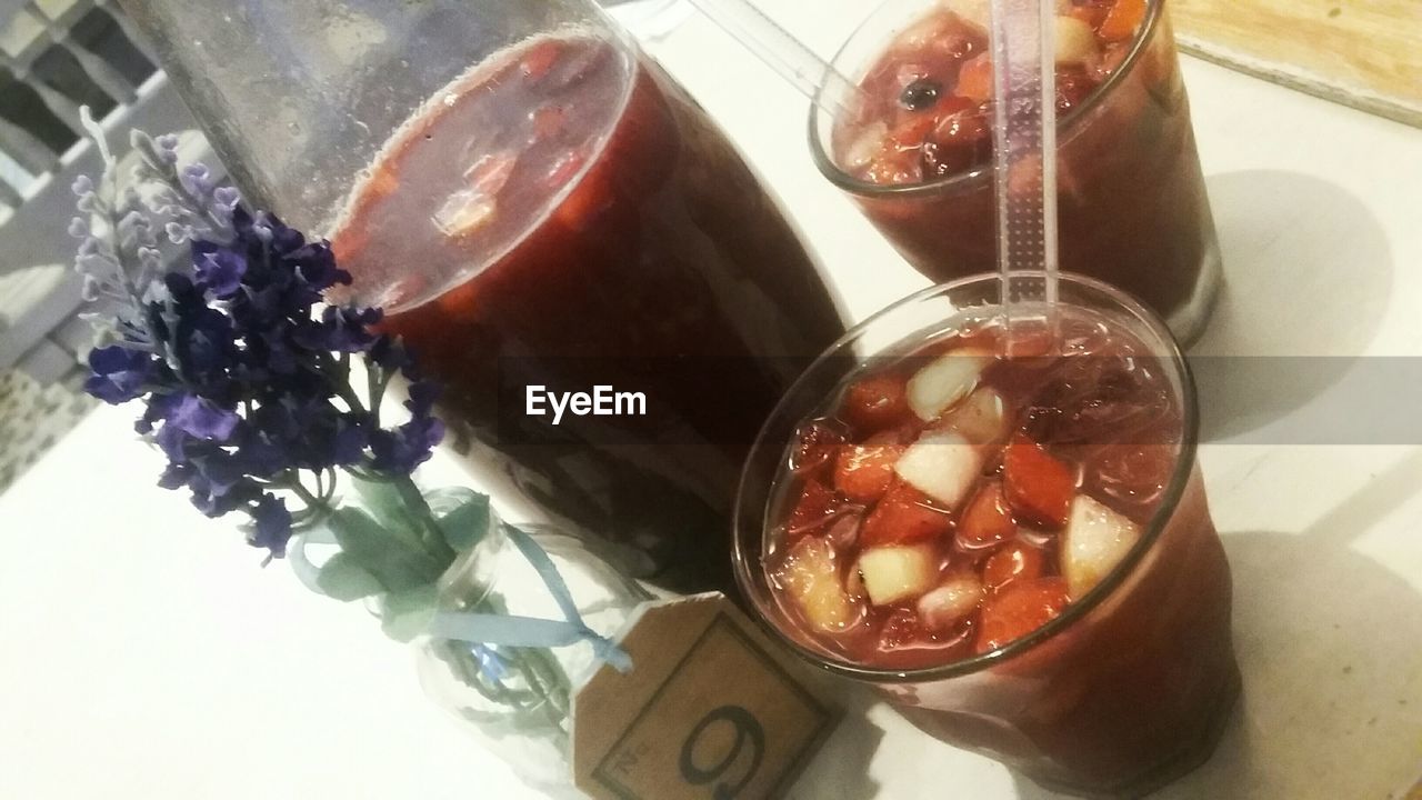 CLOSE-UP OF FOOD ON TABLE