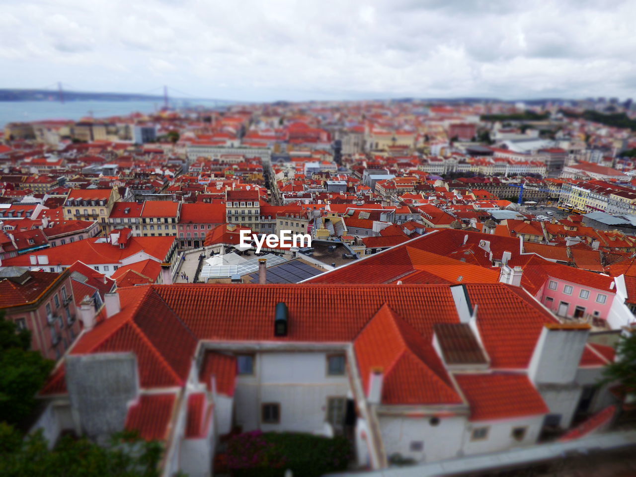 HIGH ANGLE VIEW OF HOUSES IN CITY