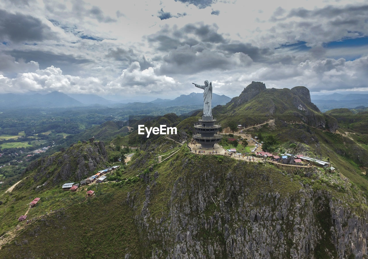 AERIAL VIEW OF TEMPLE AGAINST MOUNTAIN