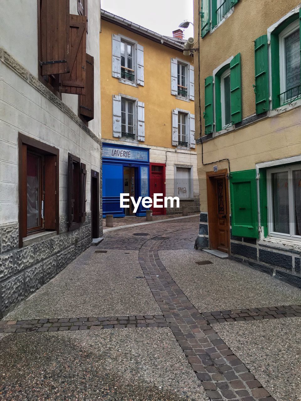 VIEW OF HOUSES IN A ROW