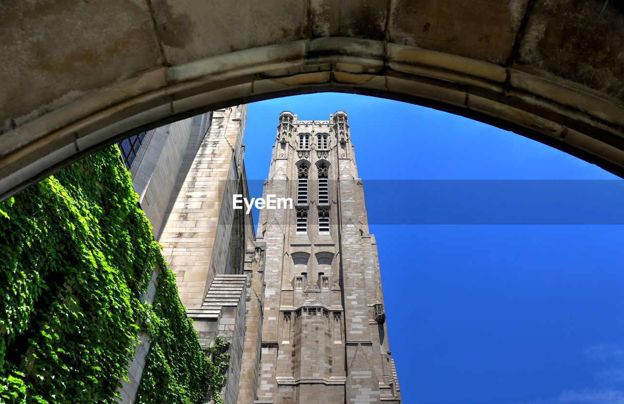 LOW ANGLE VIEW OF BUILDING AGAINST BLUE SKY