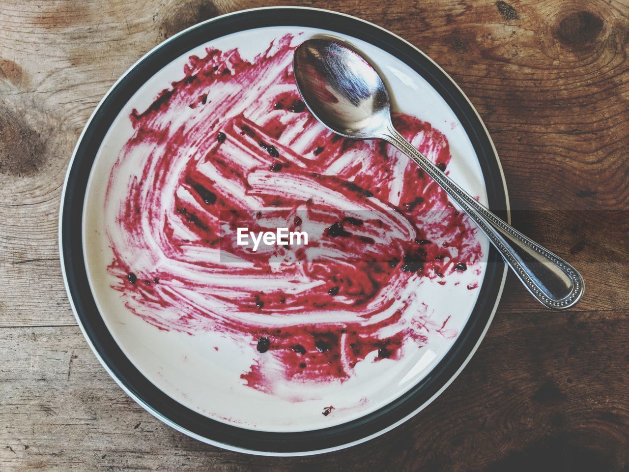 HIGH ANGLE VIEW OF DESSERT ON TABLE