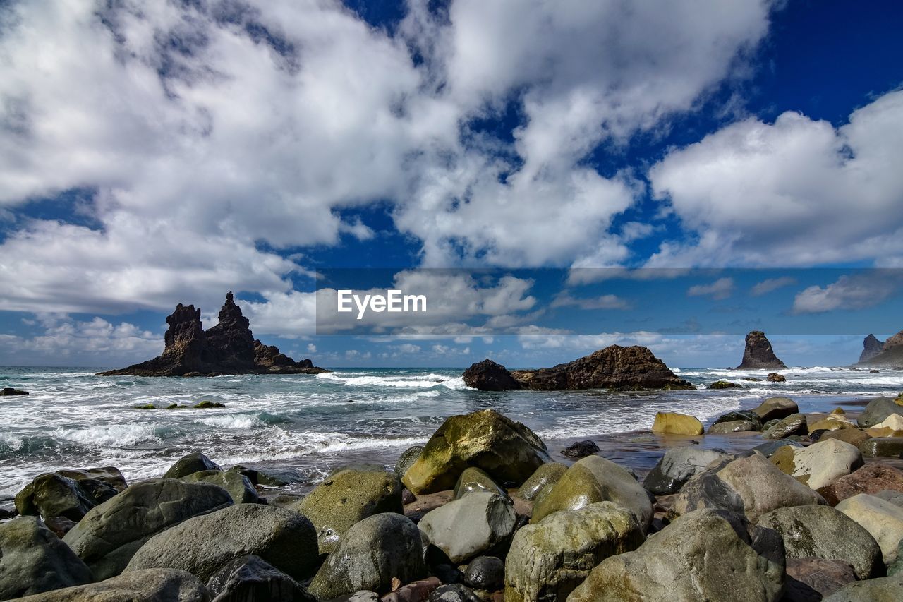 PANORAMIC VIEW OF SEA AGAINST SKY