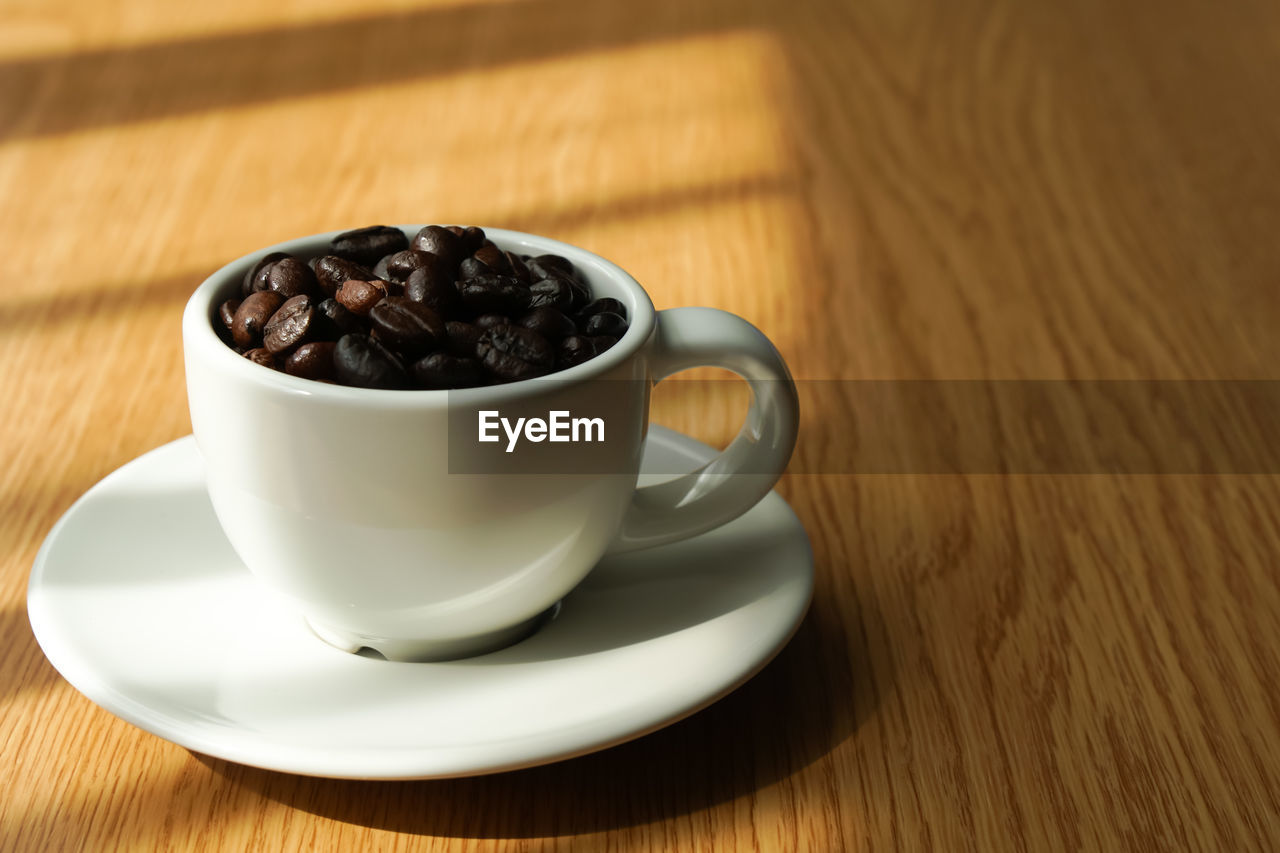 CLOSE-UP OF COFFEE CUP WITH TEA