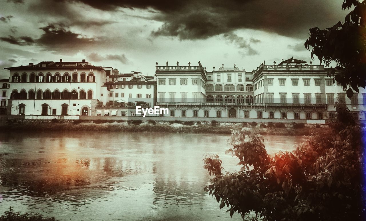 VIEW OF BUILDINGS AGAINST CLOUDY SKY