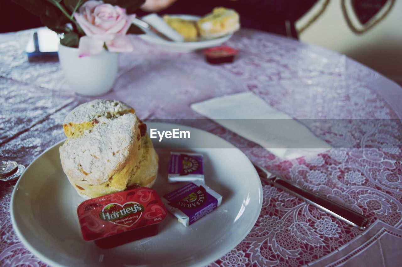 CLOSE-UP OF FOOD ON TABLE