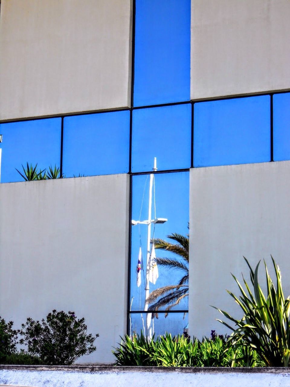 CLOSE-UP OF BUILT STRUCTURE AGAINST CLEAR BLUE SKY