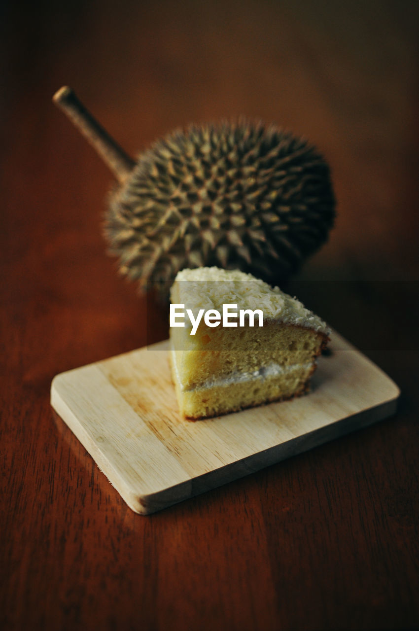 HIGH ANGLE VIEW OF ICE CREAM ON CUTTING BOARD