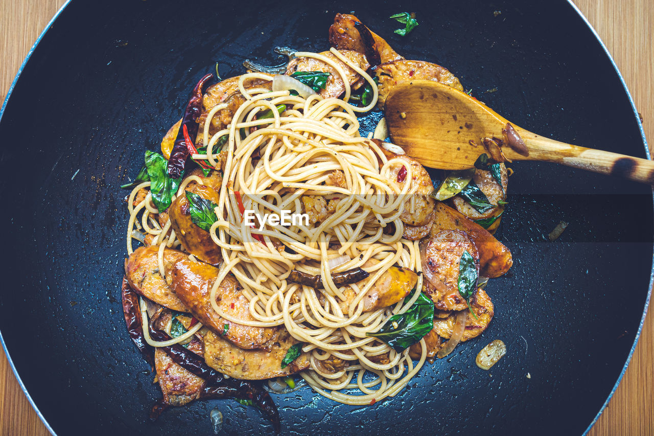 HIGH ANGLE VIEW OF MEAL SERVED IN PAN