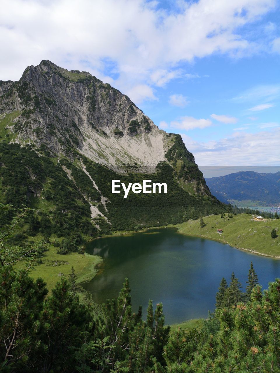 SCENIC VIEW OF LAKE AND MOUNTAIN AGAINST SKY