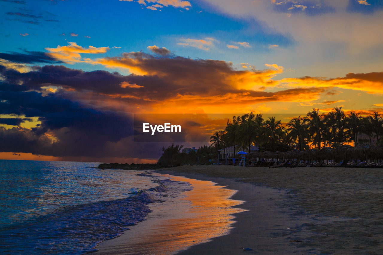 Scenic view of sea against sky during sunset in freeport, bahamas