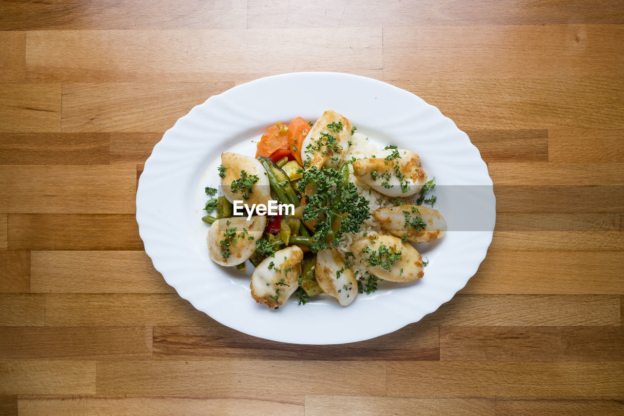 HIGH ANGLE VIEW OF MEAL SERVED IN PLATE
