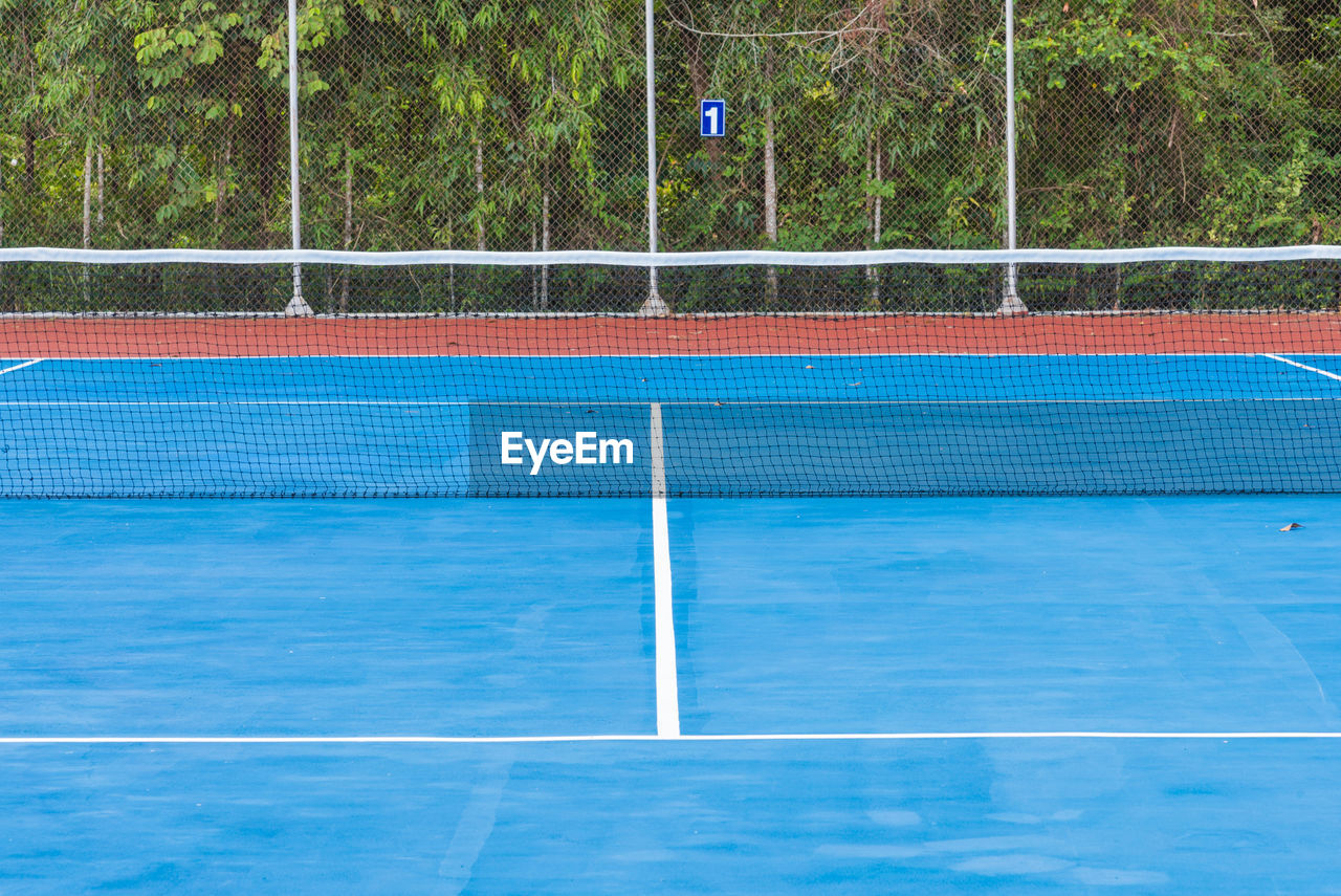 Net on blue tennis court