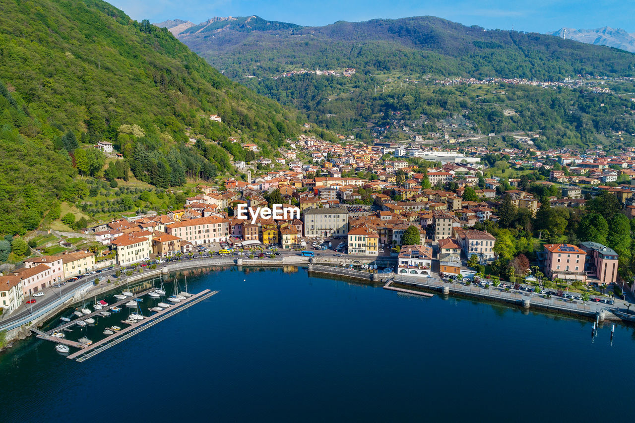 HIGH ANGLE VIEW OF RIVER AMIDST BUILDINGS