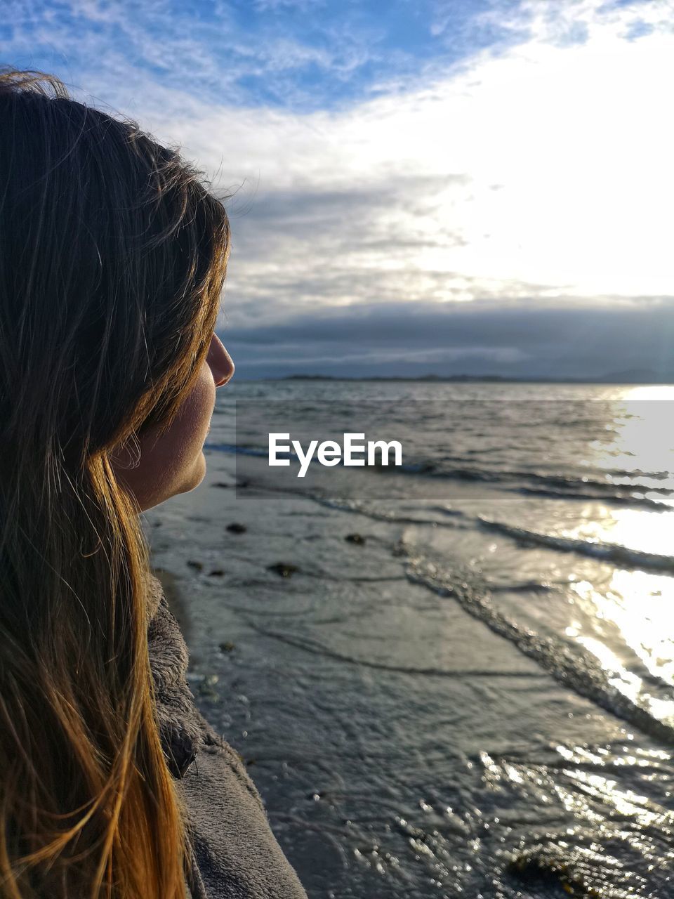 WOMAN LOOKING AT SEA